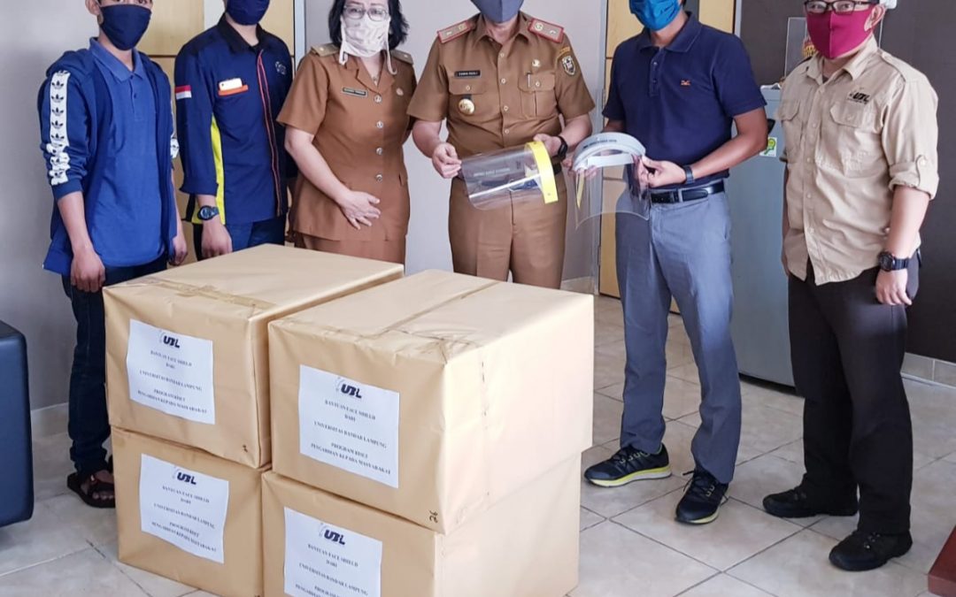 UBL Bagikan Face Shield Karya Mahasiswanya Bagi Tenaga Medis