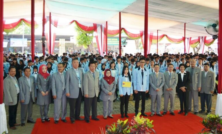 UBL Resmi Sambut 1.517 Maba 2013