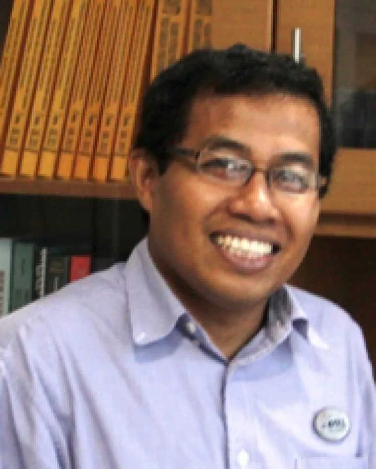 Ronny Hasudungan Purba pakar struktur bangunan tahan gempa Universitas Bandar Lampung