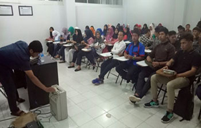 UKMI Al Hidayah UBL Bedah Buku “Menyiapkan Momentum”