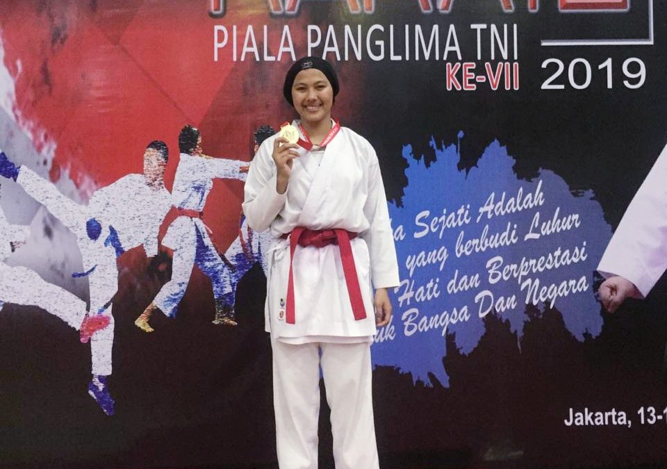 Ayu Sulistiandari , Mahasiswi UBL Sabet Emas Kejurnas Karate Piala Panglima TNI ke VII
