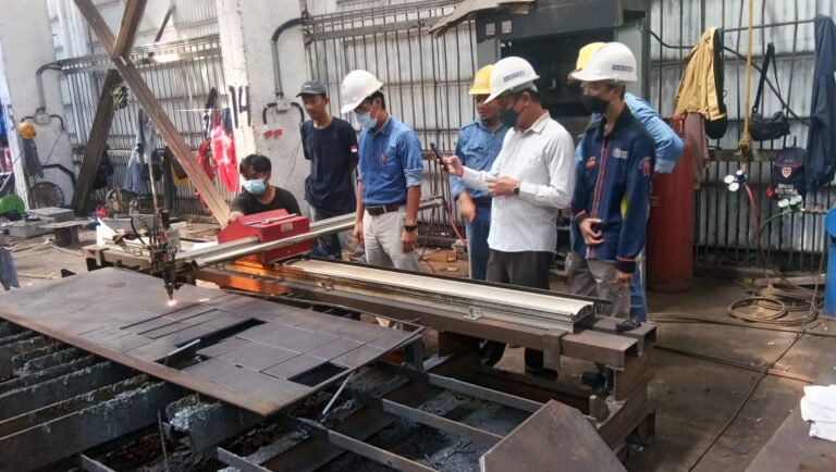 UBL dan PT Krakatau Wajatama Bangun Mesin Pemotong Baja Profil Otomatis Berbasis Teknologi Plasma