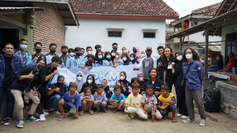 BEM Fakultas Ilmu Komputer UBL Mengembangkan sikap peduli sesama melalui Program Pengabdian Masyarakat