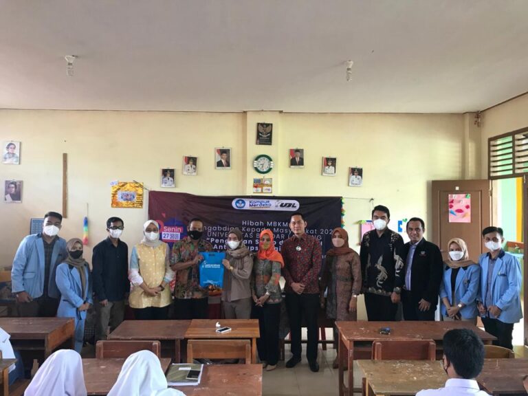 Tim PKM Dosen FEB UBL Lakukan Pengabdian Masyarakat di beberapa SMA/SMK di Bandar Lampung