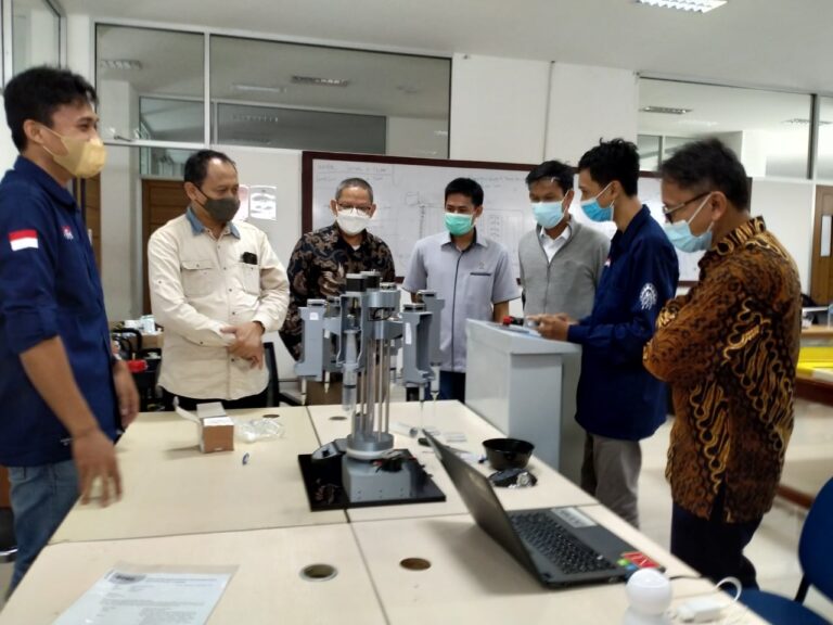 Akademisi UBL menciptakan Mesin Otomatis Pembuat Obat Kanker Tulang