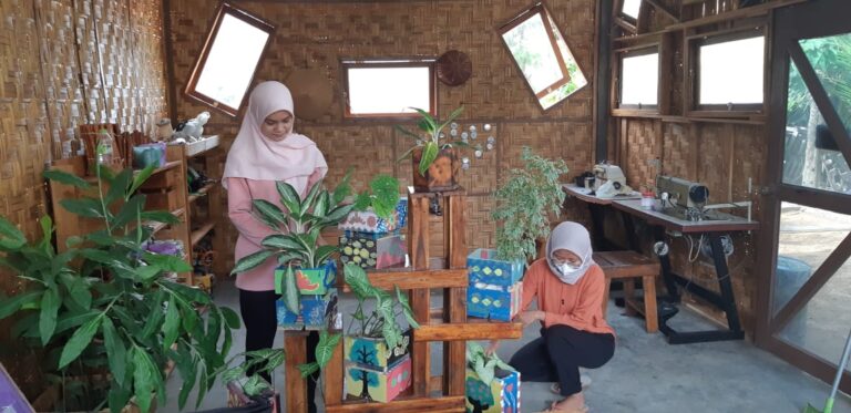 Tingkatkan Kreatifitas Komuitas Dif_able,  Mahasiswa UBL dan Pusat Studi CSR serta Yayasan Langit Sapta adakan pendampingan