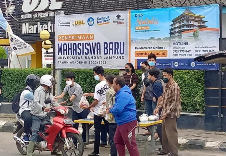 Minyak Goreng Langka, BEM FH UBL Adakan Bakti Sosial