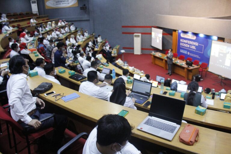 Konferensi Dosen, Rektor UBL Paparkan Sejarah dan Makna Dies Emas UBL