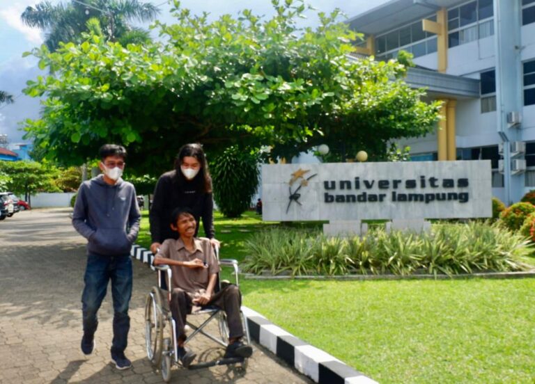 Berjuang Wujudkan Mimpinya Menjadi Arsitek di UBL, Simak Pengalaman Mahasiswa Difabel Ini