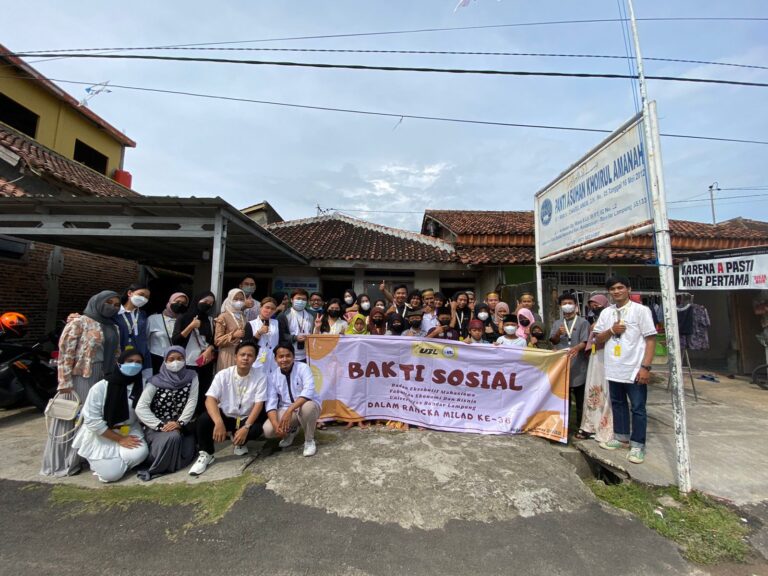 BEM FEB Tebar Rasa Kepedulian Dengan Berbagi Kebaikan