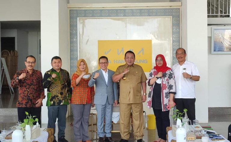 Momen Dies Natalis Emas, Rektor UBL Hibahkan Aplikasi Kartu Petani Berjaya ke Pemprov Lampung