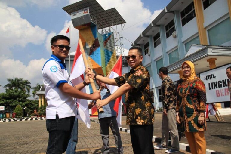 Kobarkan Semangat Nasionalisme, Rektor UBL Lepas Gerakan Pengibaran 1000 Bendera Merah Putih