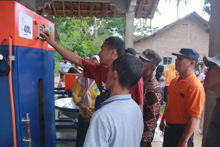 PT. PLN Gandeng LPPM UBL Salurkan Program TSJL Sektor UMKM Tahun 2022