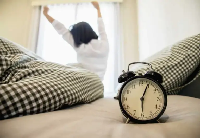 cara-bangun-pagi-walau-tidur-malam-doktersehat-800x553