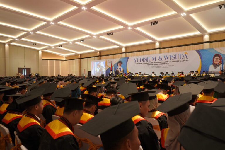 Wisuda 1040 Lulusan, Rektor UBL Paparkan Berbagai Capaian