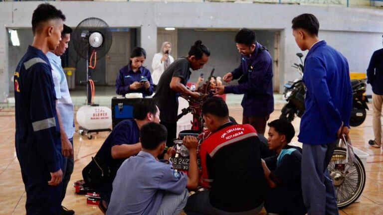 Bangun Ekosistem KLBB, UBL Bekerja Sama Dengan PLN Kenalkan Konversi Motor Listrik