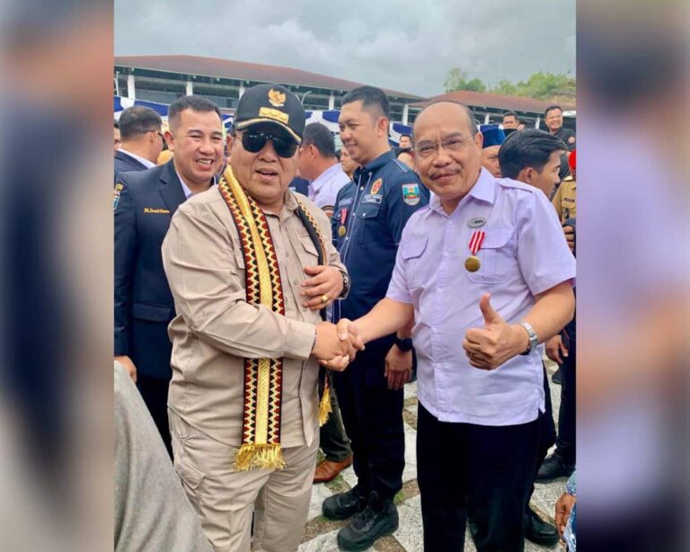 Rektor UBL, Prof Yusuf Barusman Dianugerahi Satya Lencana Adhitya Karya Mahatva Yodha Utama