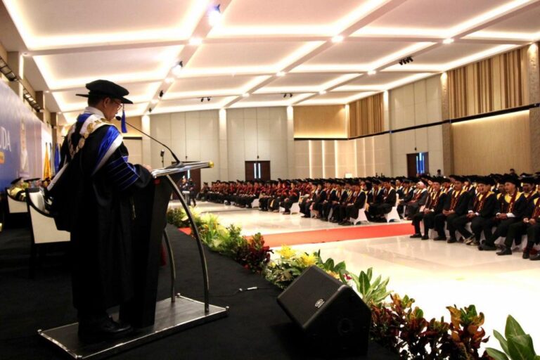 Kukuhkan 648 Lulusan, Ini Pesan Rektor UBL