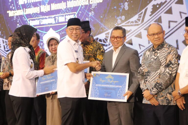 Rektor UBL Terima Penghargaan atas Peran Strategis dalam Penyusunan RPJMD Lampung 2025–2029