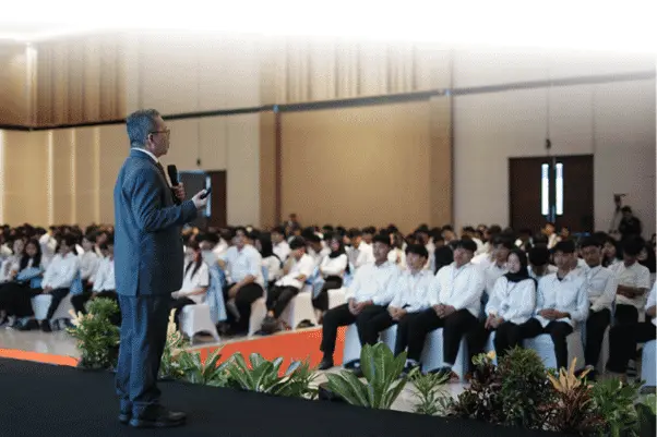 Rektor Universitas Bandar Lampung Prof. Dr. Ir. M. Yusuf S. Barusman memberikan materi dalam acara PPK UBL di hadapan ratusan mahasiswa baru